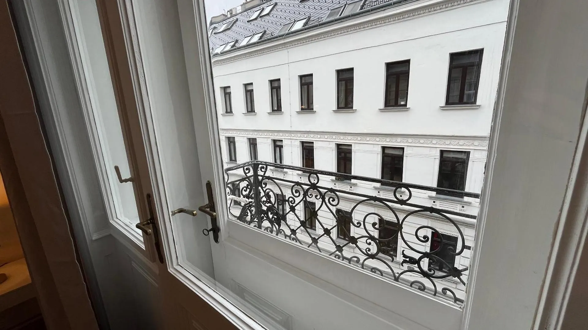 Grosszuegiger Wiener Altbau Gleich Neben Schoenbrunn 0*, Vídeň