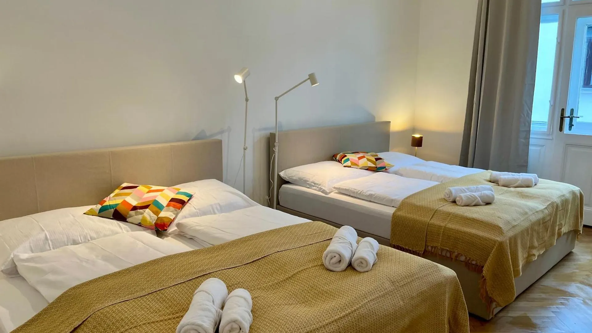 Grosszuegiger Wiener Altbau Gleich Neben Schoenbrunn Apartmán