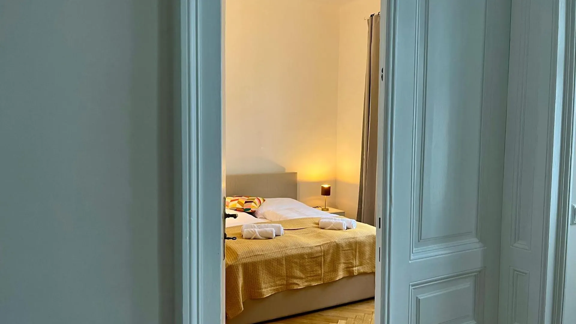 Appartamento Grosszuegiger Wiener Altbau Gleich Neben Schoenbrunn