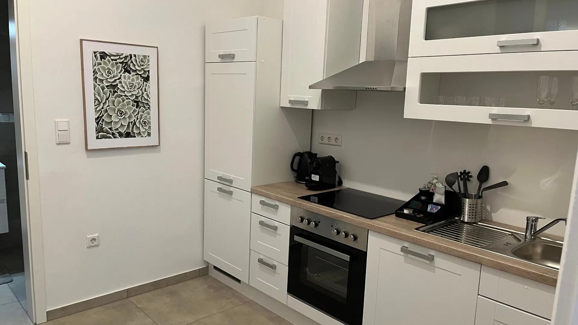 Grosszuegiger Wiener Altbau Gleich Neben Schoenbrunn 0*, Vienna Austria